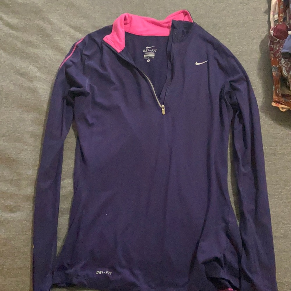 Nike half zip size small